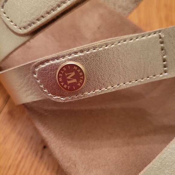 Skechers Martha Stewart Metallic Gold Strappy Sandals 7.5 BREEZIE Slides - Picture 7 of 10